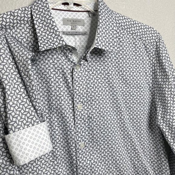 Ted Baker London Black & White Geometric Button Up Shirt Like New! Size 5 - Picture 16 of 16